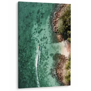 Boot langs kristalheldere kust