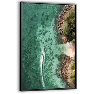 Boot langs kristalheldere kust