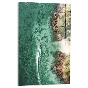 Boot langs kristalheldere kust