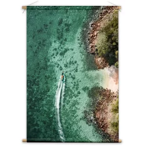 Boot langs kristalheldere kust